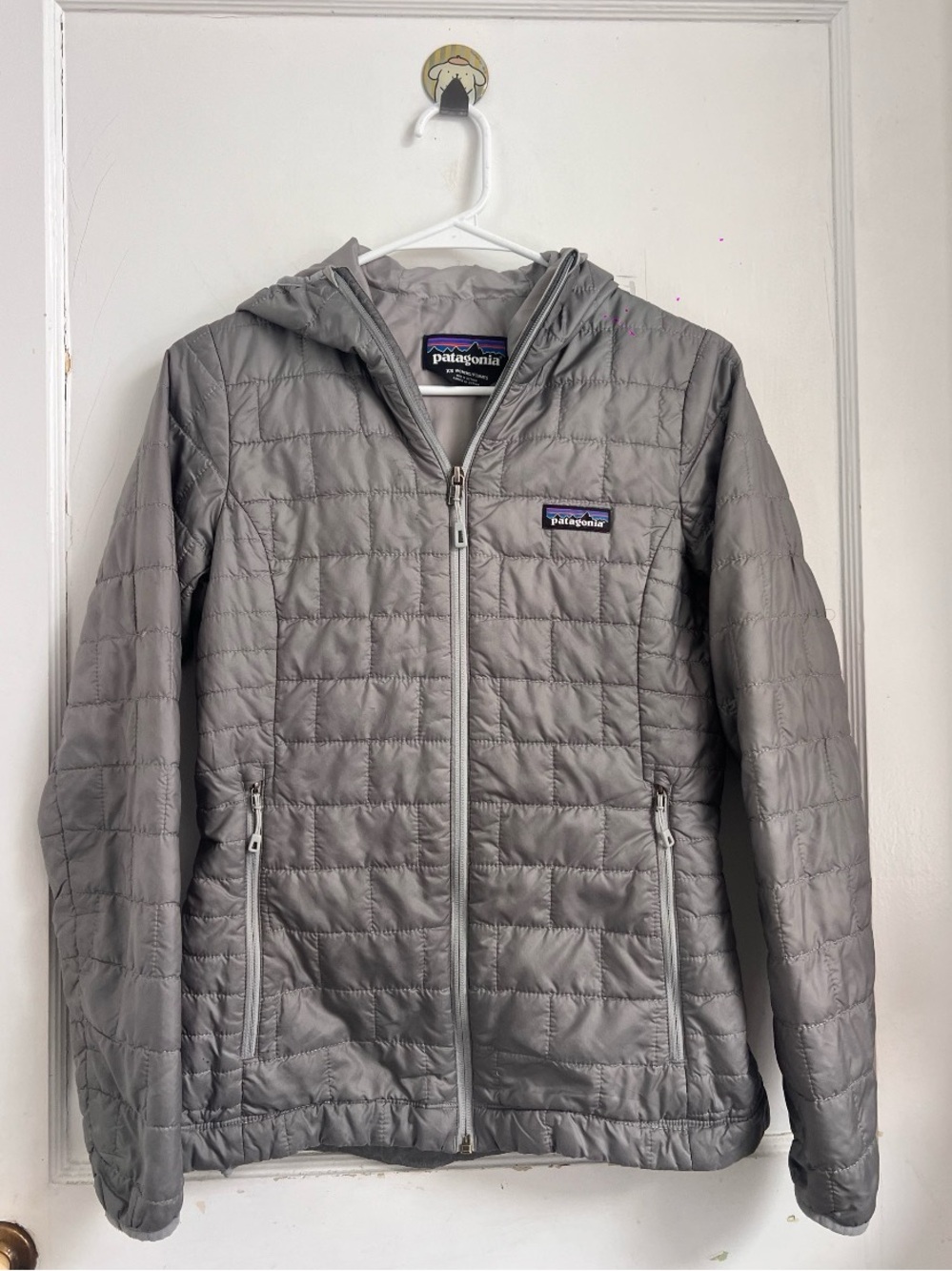 PATAGONIA NANO PUFF
Hoody Lightweight Quilt Jacket
Puffer Zip Gray $290 Size XS